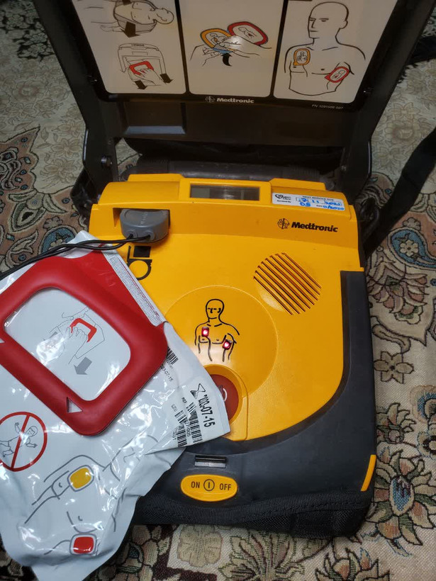 دستگاه دفیبریلاتور الکتروشوک (AED) لایف پک مدل cr plus